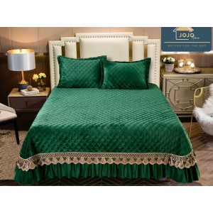 Cuvertura pat dublu, 3 piese, Catifea Matlasata cu Broderie Aurie, 250x270cm, Jojo Home, Verde Smarald