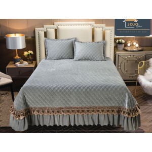 Cuvertura pat dublu, 3 piese, Catifea Matlasata cu Broderie Aurie, 250x270cm, Jojo Home, Gri deschis
