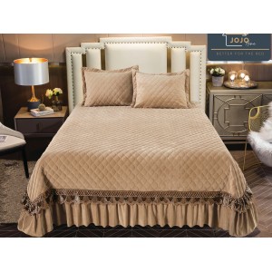 Cuvertura pat dublu, 3 piese, Catifea Matlasata cu Broderie Aurie, 250x270cm, Jojo Home, Bej