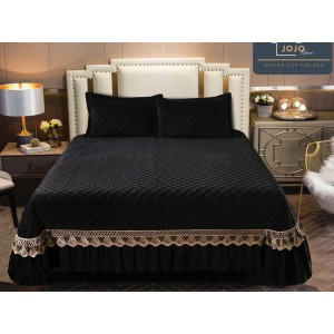 Cuvertura pat dublu, 3 piese, Catifea Matlasata cu Broderie Aurie, 250x270cm, Jojo Home, Negru