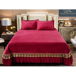 Cuvertura pat dublu, 3 piese, Catifea Matlasata cu Broderie Aurie, 250x270cm, Jojo Home, Rosu