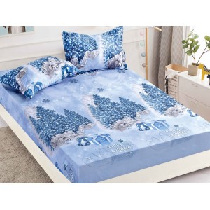 Cearsaf cu elastic, Bumbac FINET, 160/180x200cm, 2 fete de perne 50x70cm, Craciun, Jojo Home, Bleu, oameni de zapada, brazi