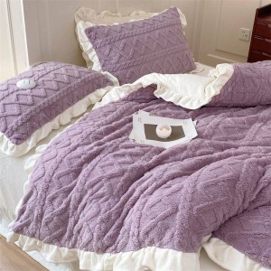 Lenjerie pentru pat dublu pufoasa CoCoLiNo cu VoLaNaSe, tip tricotaj, 4 piese, Lila