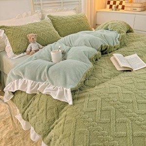 Lenjerie pentru pat dublu pufoasa CoCoLiNo cu VoLaNaSe, tip tricotaj, 4 piese, Verde