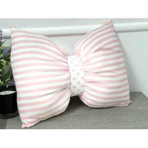 Perna funda decorativa cu dungi alb-roz si buline AFC30