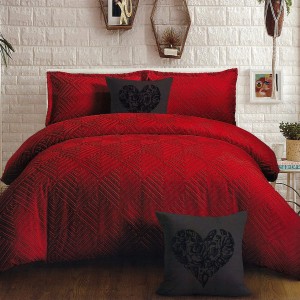 Lenjerie pat dublu, Finet Satinat Deluxe cu Smocuri Brodate, IDENTICA CU POZA, cu elastic, 4 anotimpuri, 6 piese, rosu