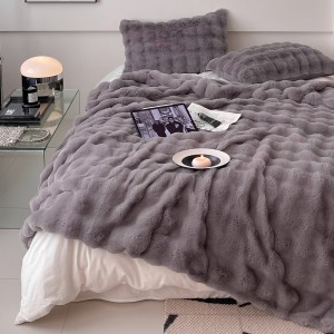 Patura CoCoLiNo ExtraPufoasa din Blanita artificiala de iepure, 200x230cm, Gri