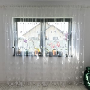 Perdea cu buline brodate - 5m latime x 2.4m inaltime, cu rejansa pentru bara, Alb