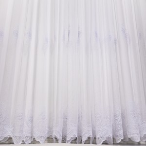 Set 2 bucati de Perdea cu broderie eleganta, Alb, 150cm latime x 80cm inaltime, cu rejansa pt sina