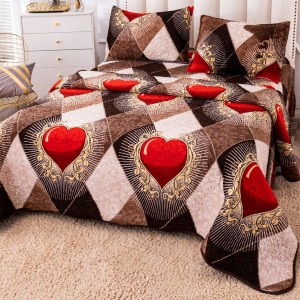 Cuvertura pat dublu, matlasata, din Catifea, 3 piese, 230x250cm, Maro, inimioare