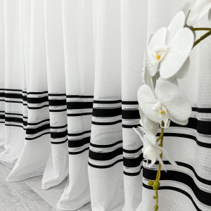 Perdea Lines din IN plin, 500cm x 232cm , rejansa pt. bara , Alb - Negru