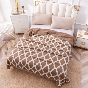 Patura CoCoLiNo cu blanita, tip Sherpa, model elegant, Cappuccino - Alb