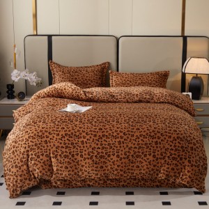 Lenjerie pat dublu, Super Pufoasa COCOLINO, 4 piese, Maro, animal print