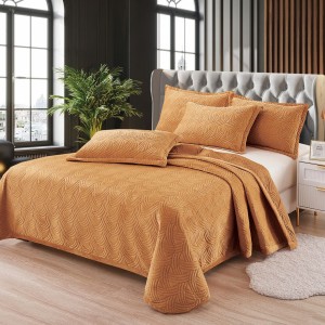 Cuvertura pat dublu, 3 piese, Catifea Matlasata 230x250cm + 2 fete de perne 50x70cm, bej inchis 