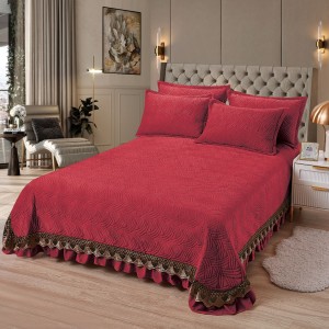 Cuvertura pat dublu, 3 piese, Catifea Matlasata cu broderie, 220x240cm + 2 fete de perne 50x70cm, rosu