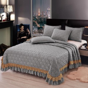 Cuvertura pat dublu, 3 piese, Catifea Matlasata cu broderie, 220x240cm + 2 fete de perne 50x70cm, gri