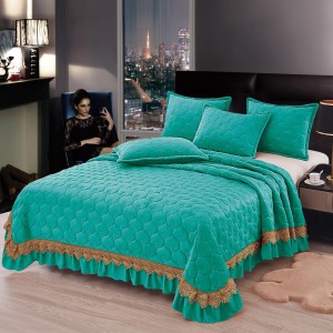 Cuvertura pat dublu, 3 piese, Catifea Matlasata cu broderie, 220x240cm + 2 fete de perne 50x70cm, turquoise