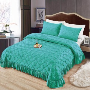 Cuvertura pat dublu, 3 piese, Catifea Matlasata cu volanas, 220x240cm + 2 fete de perne 50x70cm, turquoise