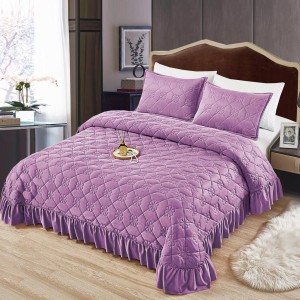 Cuvertura pat dublu, 3 piese, Catifea Matlasata cu volanas, 220x240cm + 2 fete de perne 50x70cm, lila