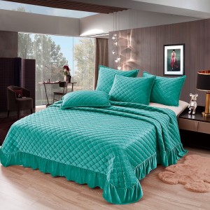 Cuvertura pat dublu, 3 piese, Catifea Matlasata cu volanas, 220x240cm + 2 fete de perne 50x70cm, turquoise