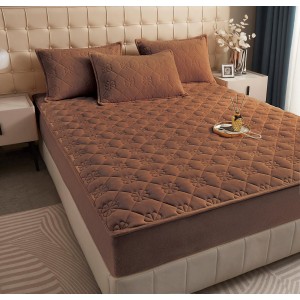 Husã matlasatã tip topper din catifea, 180x200cm + 2 fete de perna 50x70cm, maro