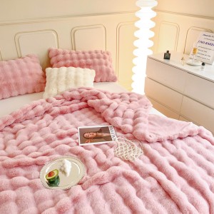 Patura CoCoLiNo ExtraPufoasa din Blanita artificiala de iepure, 200x230cm, Roz
