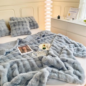 Patura CoCoLiNo ExtraPufoasa din Blanita artificiala de iepure, 200x230cm, Gri Albastrui