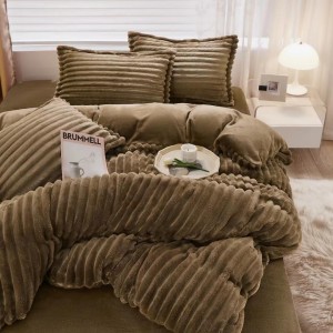 Lenjerie pat dublu, ExtraPufoasa, din Blanita artificiala de Iepure Gofrata, 4 piese, Maro