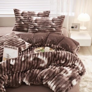 Lenjerie pat dublu, ExtraPufoasa, din Blanita artificiala de Iepure Gofrata, 4 piese, Alb-Maro, degrade