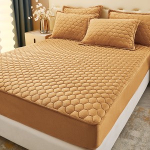 Husã matlasatã tip topper din catifea, 160x200cm + 2 fete de perna 50x70cm, camel