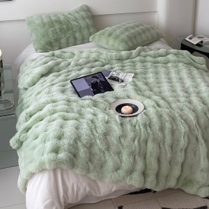 Patura CoCoLiNo ExtraPufoasa cu fermoar din Blanita artificiala de iepure, 200x230cm, Verde