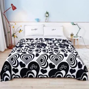 Patura pufoasa cocolino 200x230cm, 240gr, Alb-Negru, inimioare