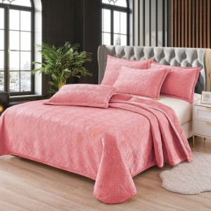 Cuvertura pat dublu, 3 piese, Catifea Matlasata 230x250cm + 2 fete de perne 50x70cm, roz