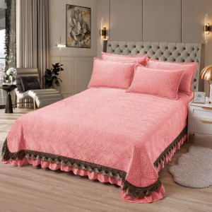 Cuvertura pat dublu, 3 piese, Catifea Matlasata cu broderie, 220x240cm + 2 fete de perne 50x70cm, roz