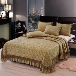 Cuvertura pat dublu, 3 piese, Catifea Matlasata cu broderie, 220x240cm + 2 fete de perne 50x70cm, bej