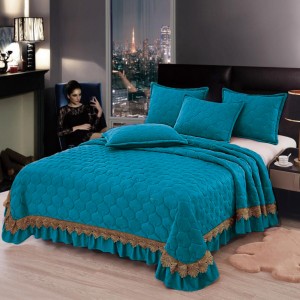 Cuvertura pat dublu, 3 piese, Catifea Matlasata cu broderie, 220x240cm + 2 fete de perne 50x70cm, albastru