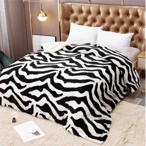 Patura CoCoLiNo cu blanita, 200x230cm, Jojo Home, Alb-Negru, animal print