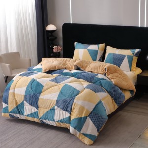 Pilota Cocolino cu Blăniță Bej Ultra Pufoasă, Matlasată, 200x230cm + 2 fete de perna 50x70cm – Căldură Instantă și Confort de Lux pentru Nopți Reci, Crem, Verde, forme geometrice Pilota Cocolino cu Blăniță Bej Ultra Pufoasă, Matlasată, 200x230cm + 2 fete de perna 50x70cm – Căldură Instantă și Confort de Lux pentru Nopți Reci, Crem, Verde, forme geometrice