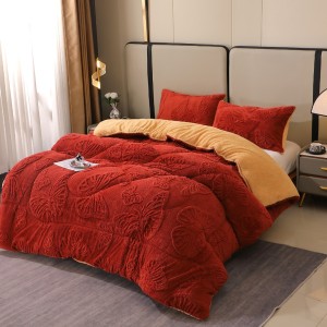 Pilota Groasă Cocolino Gofrat 3D cu Fluturi în Relief și Dos din Blăniță Sherpa, Umplutură Vatelină Siliconică, 200x230 cm + 2 Fețe de Pernă 50x70 cm - Căldură și Rafinament pentru Un Somn Odihnitor, Caramiziu