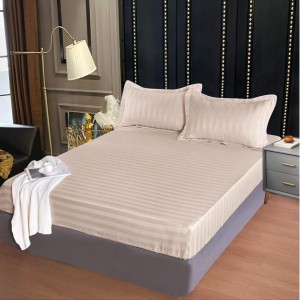 Cearșaf cu Elastic 160x200 cm – Damasc Finetat, 70% Bumbac, 2 Fețe de Pernă 55x80 cm, Bej – Confort Premium și Fixare Perfectă