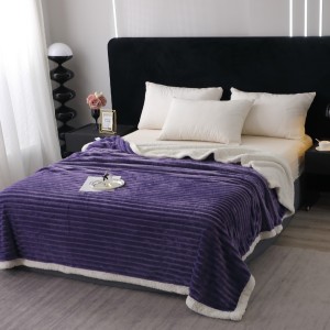 Pătură Super Soft Cocolino, Blăniță Artificială de Iepure, Model Gofrat, cu Blăniță Sherpa, 200x230 cm – Eleganță și Căldură cu Model Dungat, Indigo