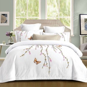 Lenjerie pat dublu, Primăvara,  FINET, Cearsaf cu Elastic 160x200cm, 4 piese, Alb, model elegant cu flori si fluturi - Lux Absolut, Delicatețe și Eleganță Desăvârșită