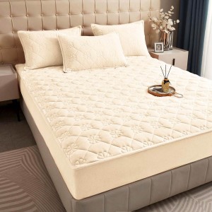 Husã matlasatã tip topper din catifea, 160x200cm + 2 fete de perna 50x70cm, crem