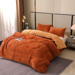 Pilota Groasă Cocolino Gofrat 3D cu Fluturi în Relief și Dos din Blăniță Sherpa, Umplutură Vatelină Siliconică, 200x230 cm + 2 Fețe de Pernă 50x70 cm - Căldură și Rafinament pentru Un Somn Odihnitor, Camel Pilota Groasă Cocolino Gofrat 3D cu Fluturi în Relief și Dos din Blăniță Sherpa, Umplutură Vatelină Siliconică, 200x230 cm + 2 Fețe de Pernă 50x70 cm - Căldură și Rafinament pentru Un Somn Odihnitor, Camel