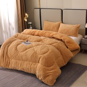 Pilota Groasă Cocolino Gofrat 3D cu Fluturi în Relief și Dos din Blăniță Sherpa, Umplutură Vatelină Siliconică, 200x230 cm + 2 Fețe de Pernă 50x70 cm - Căldură și Rafinament pentru Un Somn Odihnitor, BEJ