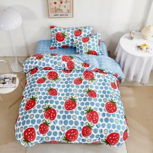 Lenjerie pat 1 PERSOANA,  FINET, 4 piese, cu ELASTIC, Bleu-Rosu, capsuni