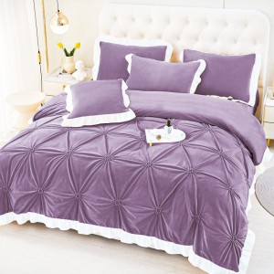 Lenjerie de Pat Dublu Luxury din Catifea Cocolino cu Pliuri Brodate și Volănașe Contrastante, Pucioasa, 4 Piese, Premium – Eleganță și Rafinament pentru Dormitorul Tău, lila
