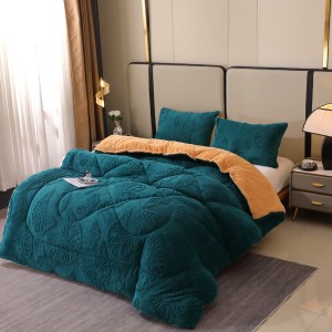 Pilota Groasă Cocolino Gofrat 3D cu Fluturi în Relief și Dos din Blăniță Sherpa, Umplutură Vatelină Siliconică, 200x230 cm + 2 Fețe de Pernă 50x70 cm - Căldură și Rafinament pentru Un Somn Odihnitor, Verde