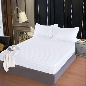 Cearsaf cu elastic, DAMASC FINETAT, 180x200cm, 2 fete de perne 55x80cm, Alb