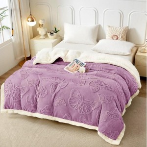 Pătură Super Soft Cocolino cu Blăniță, 200x230 cm – Eleganță și Căldură cu Model 3D în Relief, Fluturi Delicați, Lila